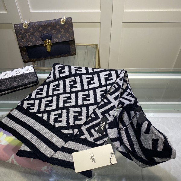 Hat & Scarf Fendi 1