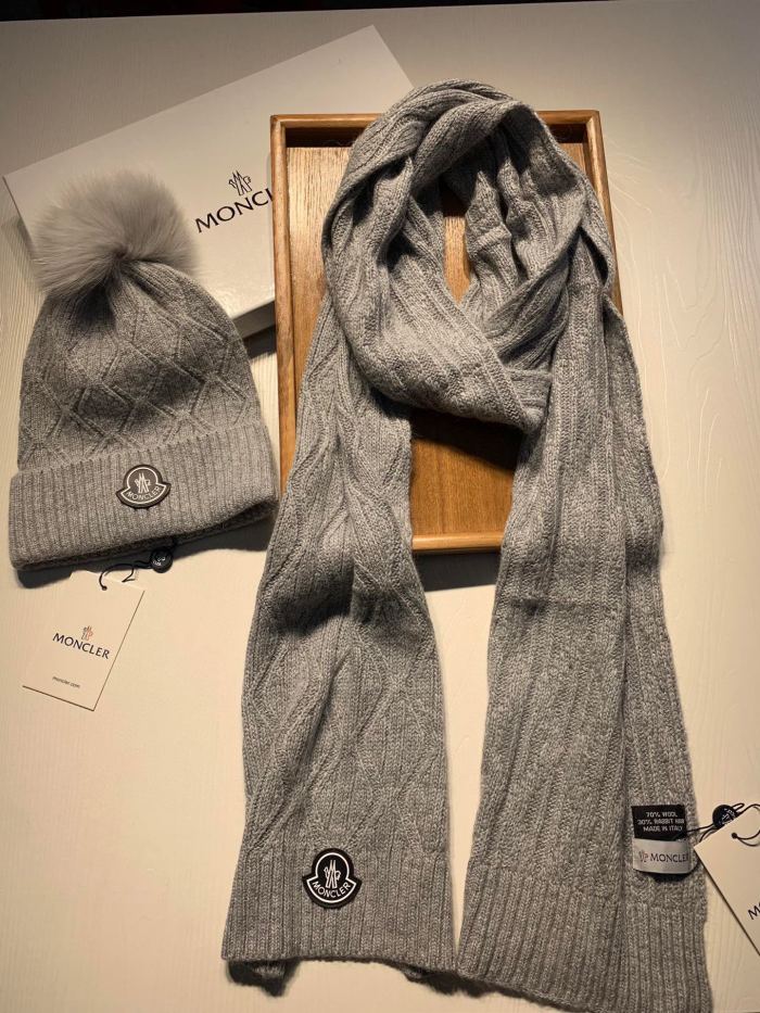 Hat & Scarf Moncler 1