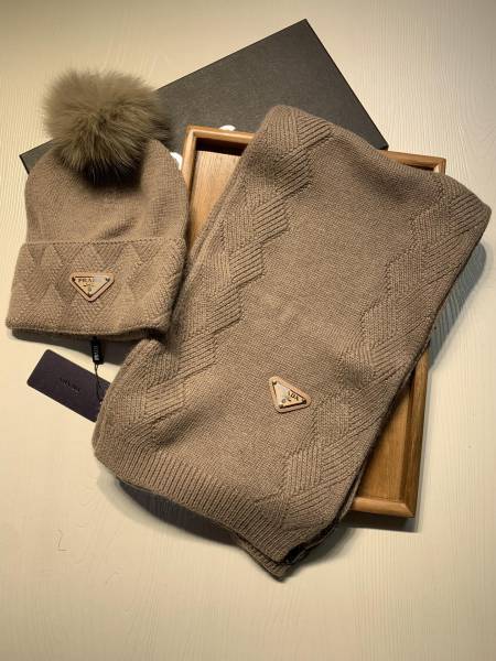 Hat & Scarf Prada 2
