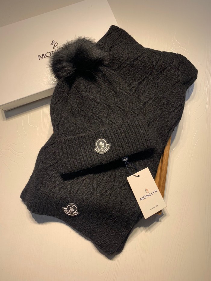Hat & Scarf Moncler 1