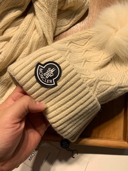 Hat & Scarf Moncler 1