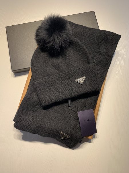 Hat & Scarf Prada 3