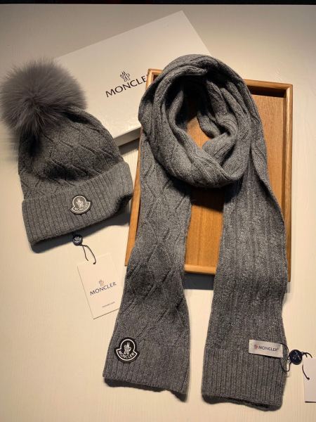 Hat & Scarf Moncler 1