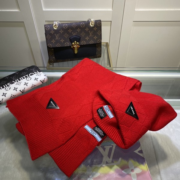Hat & Scarf Prada 1