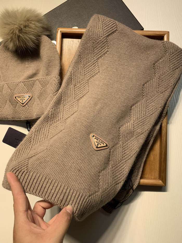 Hat & Scarf Prada 2