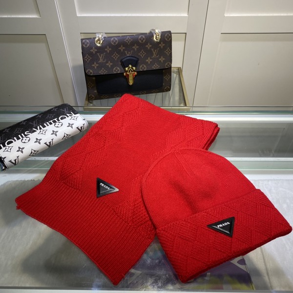 Hat & Scarf Prada 1