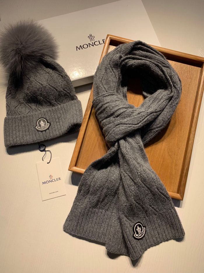 Hat & Scarf Moncler 1