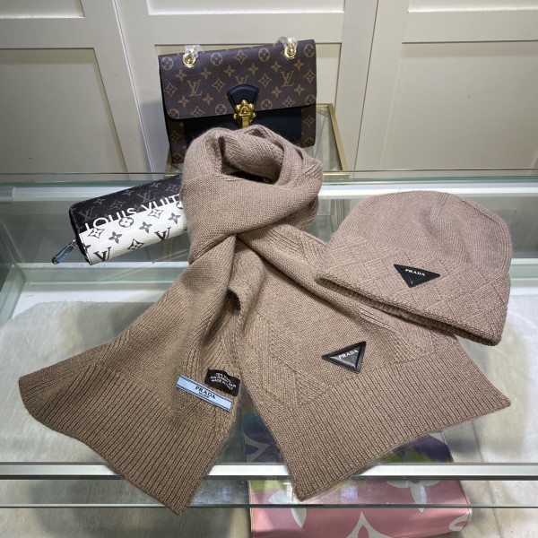 Hat & Scarf Prada 1