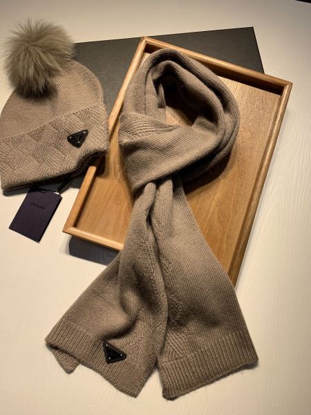 Hat & Scarf Prada 3