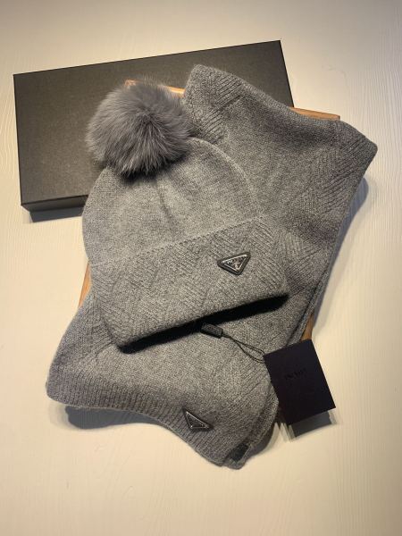 Hat & Scarf Prada 3