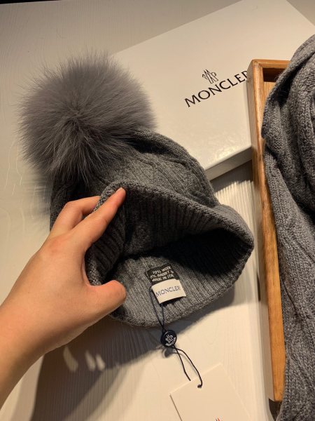 Hat & Scarf Moncler 1