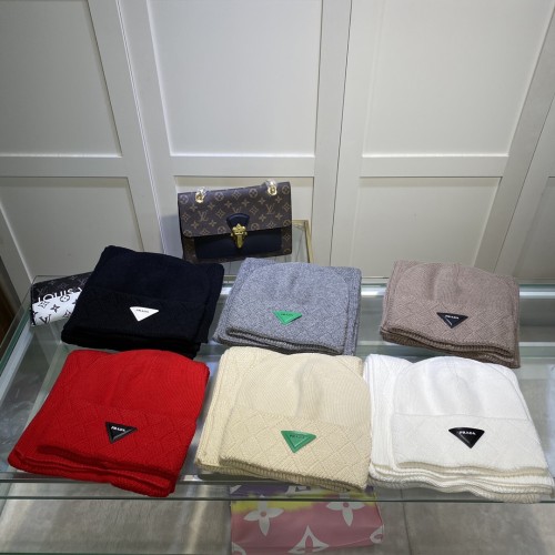 Hat & Scarf Prada 1