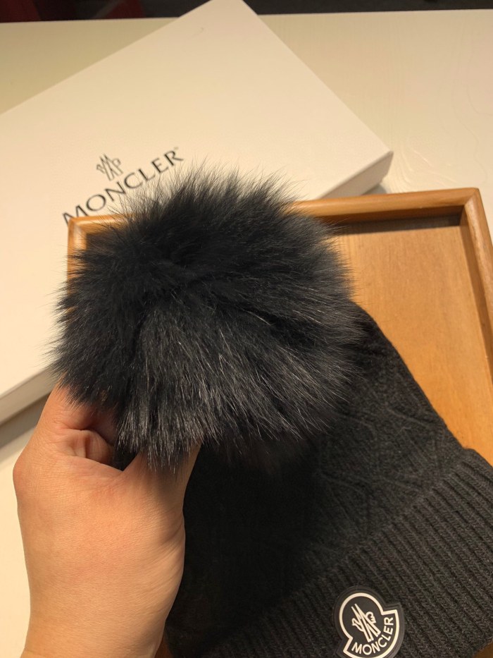 Hat Moncler 4