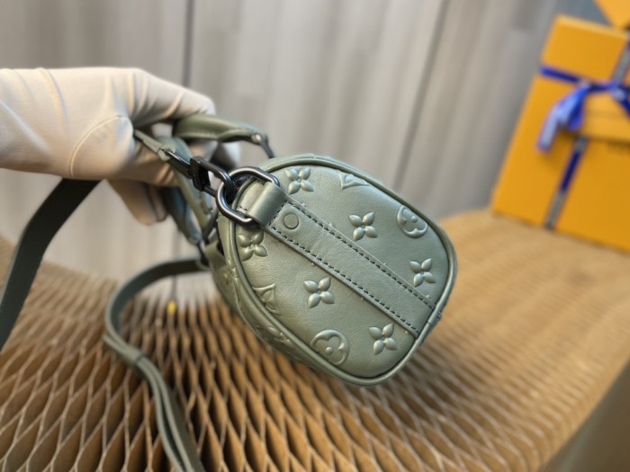 Handbag Louis Vuitton Keepall XS Monogram Seal size：21 x 12 x 9 cm