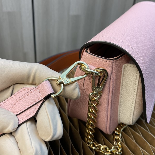 Handbag Louis Vuitton M58557 Lockme Tender size：19 x 13 x 8 cm