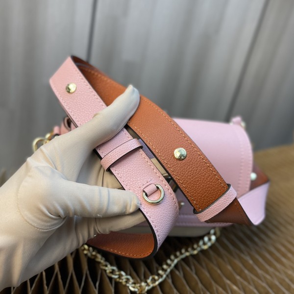 Handbag Louis Vuitton M58557 Lockme Tender size：19 x 13 x 8 cm