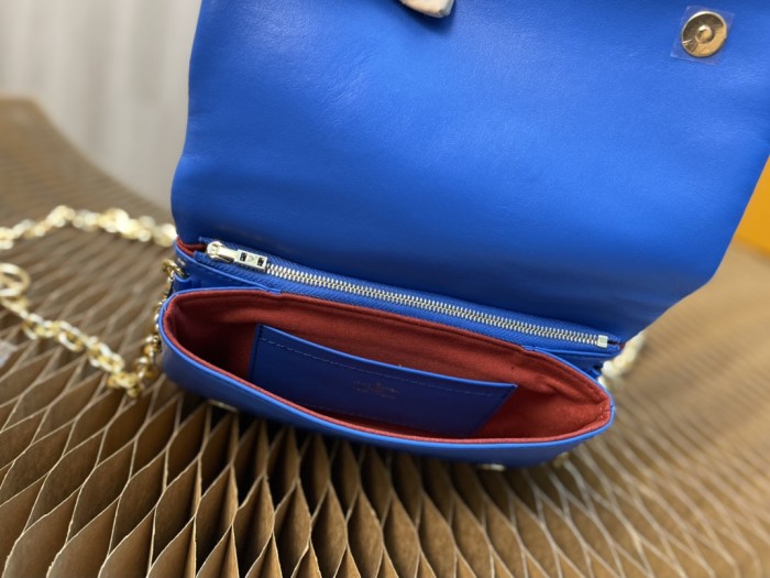 Handbag Louis Vuitton Pochette Coussin Monogram M80744 size 20 x 14 x 8cm