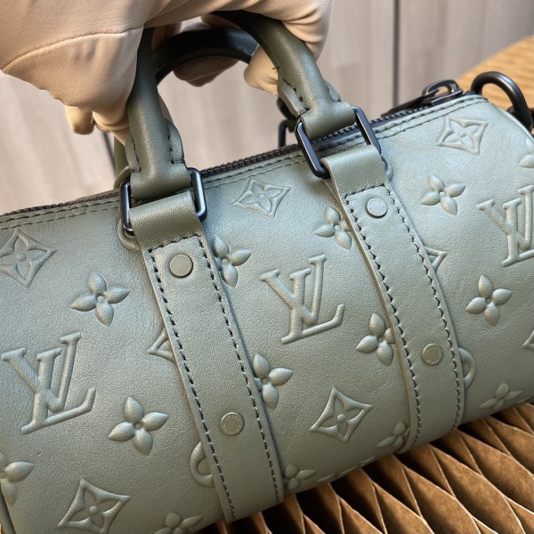 Handbag Louis Vuitton Keepall XS Monogram Seal size：21 x 12 x 9 cm