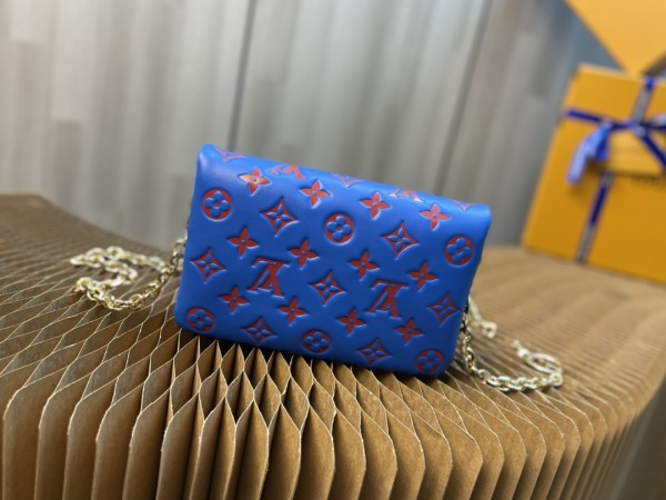 Handbag Louis Vuitton Pochette Coussin Monogram M80744 size 20 x 14 x 8cm