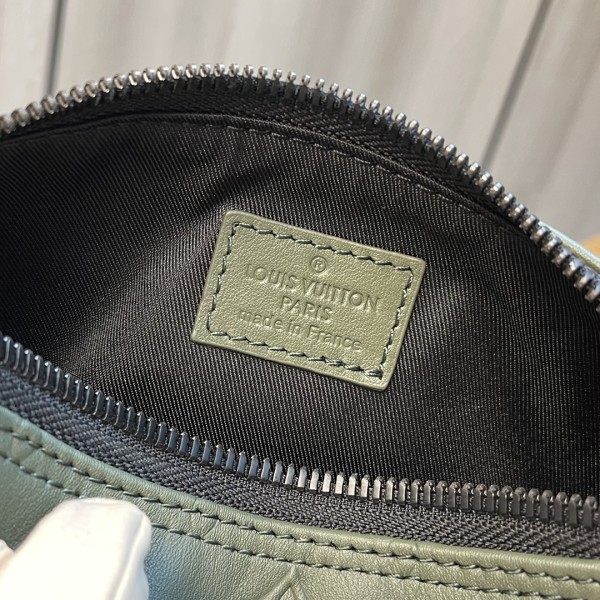 Handbag Louis Vuitton Keepall XS Monogram Seal size：21 x 12 x 9 cm