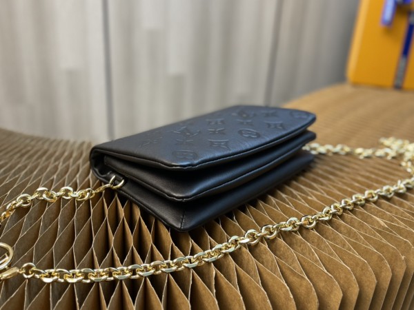 Handbag Louis Vuitton Pochette Coussin Monogram M80744 size 20 x 14 x 8cm