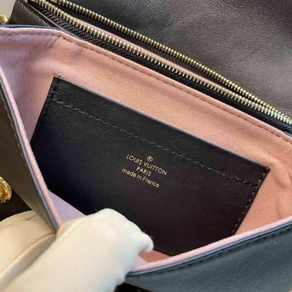 Handbag Louis Vuitton Pochette Coussin Monogram M80744 size 20 x 14 x 8cm