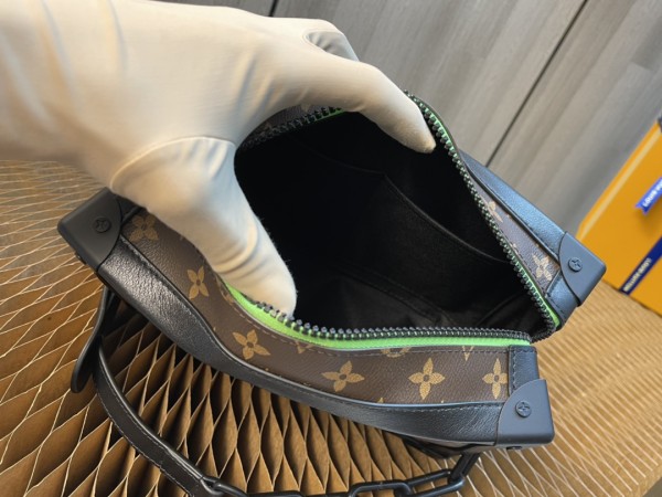 Handbag Louis Vuitton M44478 Virgil Abhol size 25×18×10cm