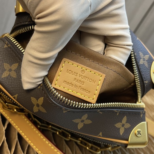 Handbag Louis Vuitton MINI SOFT TRUNK M68906 size 18.5x13x8cm