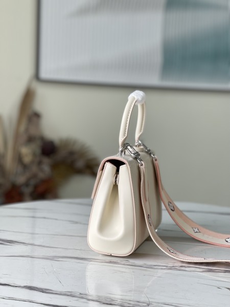 Handbag Louis Vuitton M58931 Cluny size：20 x 16 x 7.5