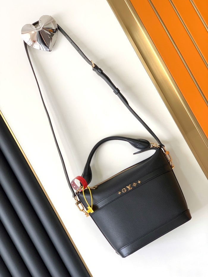 Handbag Louis Vuitton M57934 M57813 Cruiser size：25 x 22.5 x 13 cm