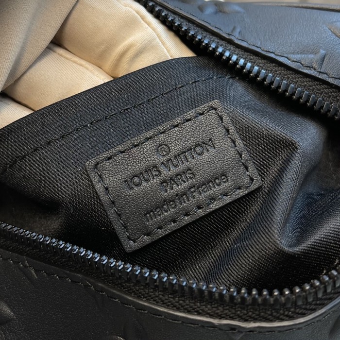 Handbag Louis Vuitton MINI SOFT TRUNK M68906 size 18.5x13x8cm