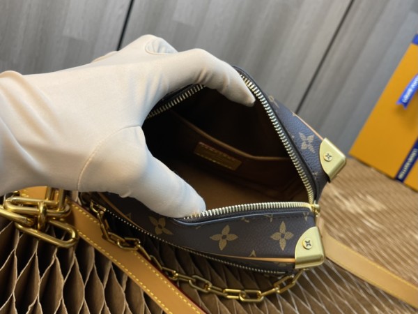 Handbag Louis Vuitton MINI SOFT TRUNK M68906 size 18.5x13x8cm
