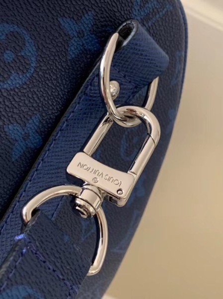 Handbag Louis Vuitton M53764  M53764 size:50x29x22