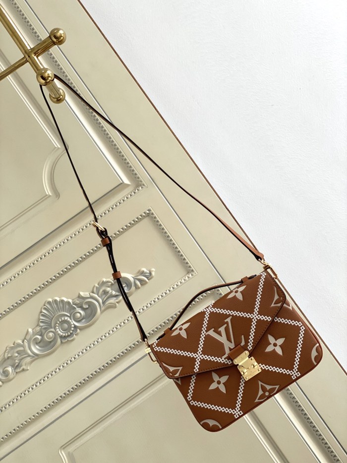 Handbag Louis Vuitton m46028 m46018 size：25x19x7cm