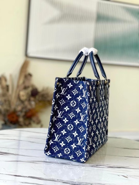 Handbag Louis Vuitton M59608 Onthego size:35 × 28 × 15cm