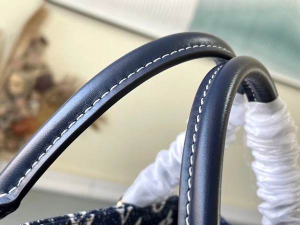 Handbag Louis Vuitton M59608 Onthego size:35 × 28 × 15cm