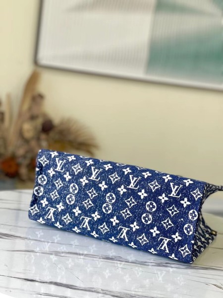 Handbag Louis Vuitton M59608 Onthego size:35 × 28 × 15cm