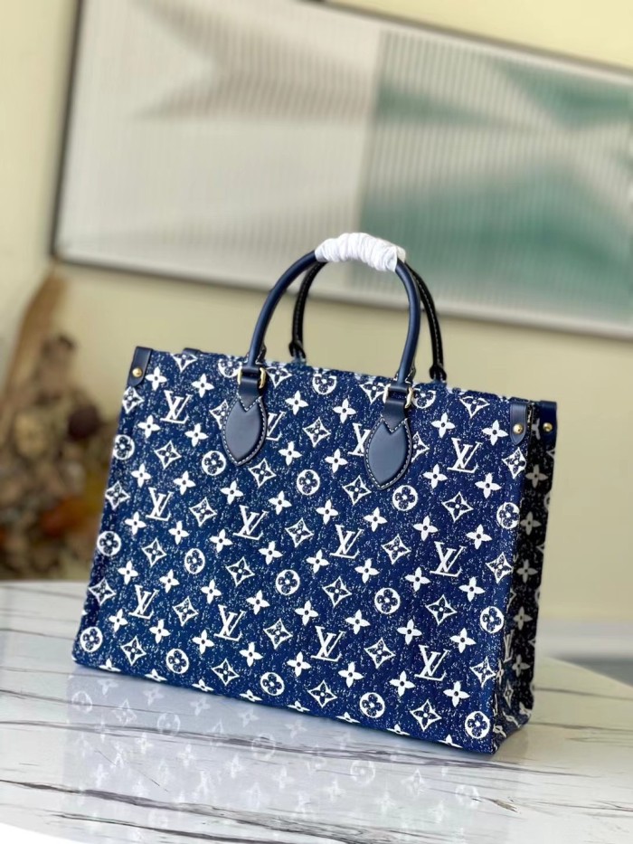 Handbag Louis Vuitton M59608 Onthego size:35 × 28 × 15cm