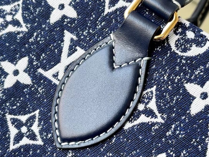 Handbag Louis Vuitton M59608 Onthego size:35 × 28 × 15cm