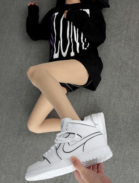 Jordan 1 Mid Iridescent Reflective White (W)