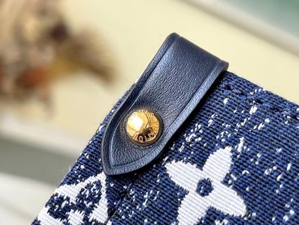 Handbag Louis Vuitton M59608 Onthego size:35 × 28 × 15cm