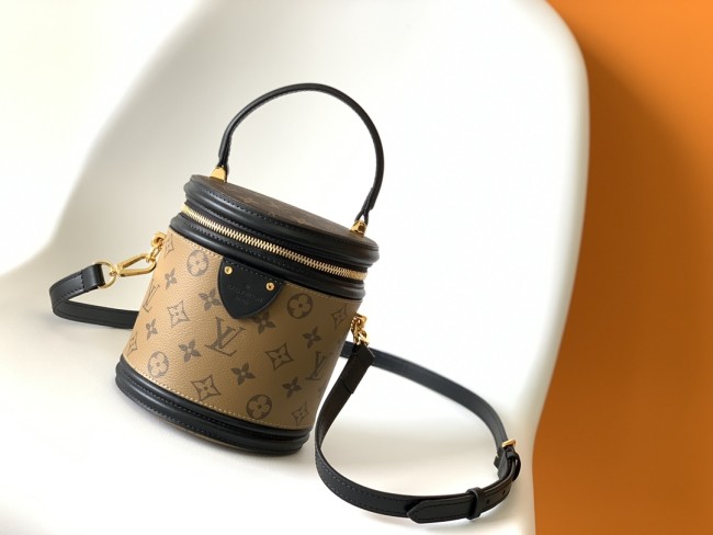 Handbag Louis Vuitton M43986 size 15x17x15cm