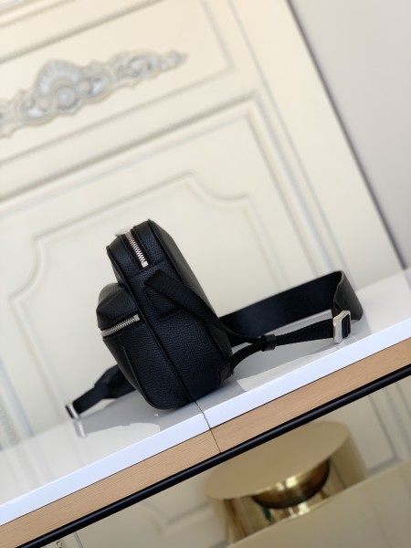 Handbag Louis Vuitton Outdoor M33435 size 29.5x20x10.5cm