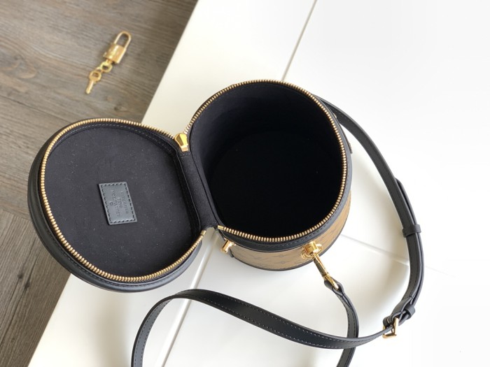 Handbag Louis Vuitton M43986 size 15x17x15cm