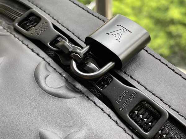 Handbag Louis Vuitton M57959 size 31 x 42 x 15cm