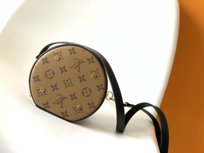 Handbag Louis Vuitton M43986 size 15x17x15cm