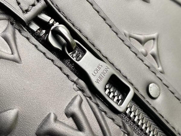 Handbag Louis Vuitton M57959 size 31 x 42 x 15cm