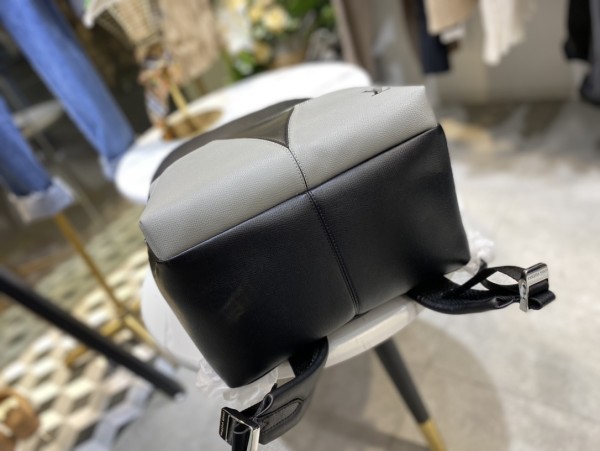 Handbag Louis Vuitton M30735 M30728 size 37 x 40 x 20 cm