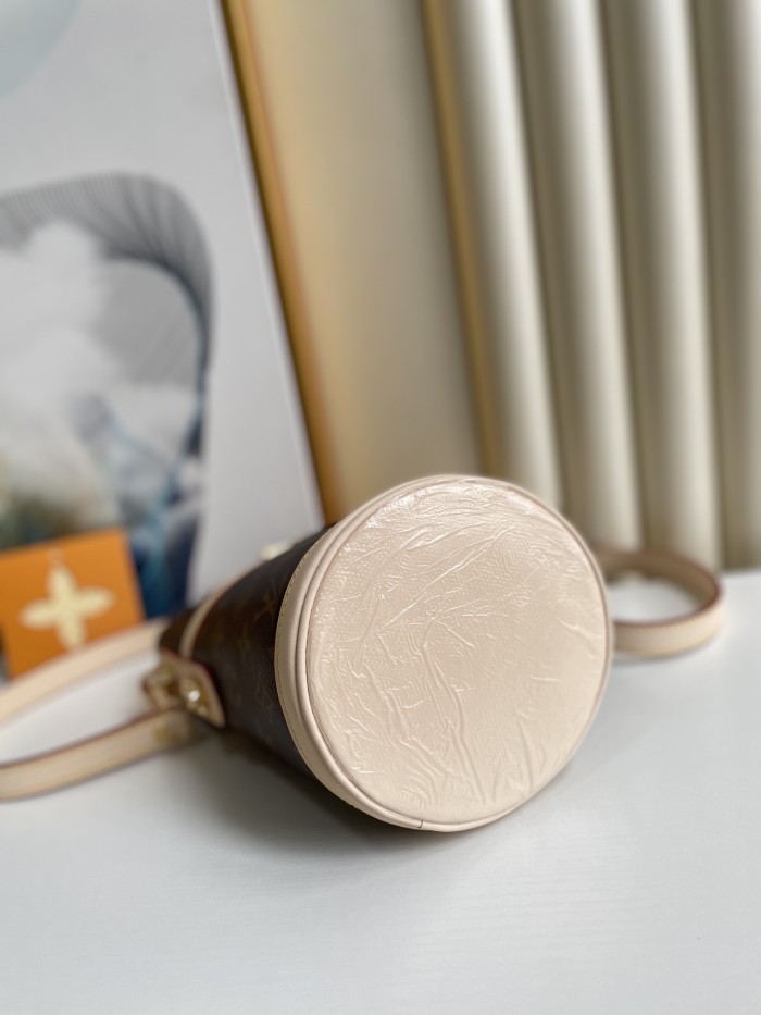 Handbag Louis Vuitton M43587 size 22×23×14cm