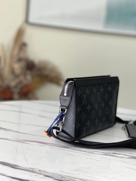 LOUIS VUITTON Gaston Wearable Wallet Monogram Eclipse Reverse Black M81124 size 22*4.5*14.5 cm
